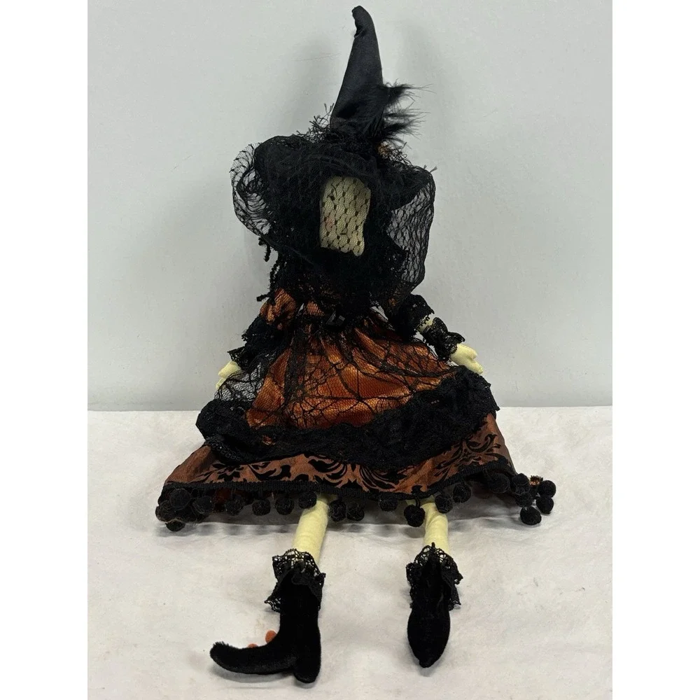 Halloween Shelf Sitter Witch 18